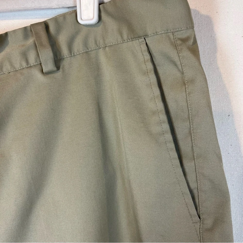 Nike Men's Tan-Beige Dri Fit Golf‎ Shorts size 40 Standard Fit